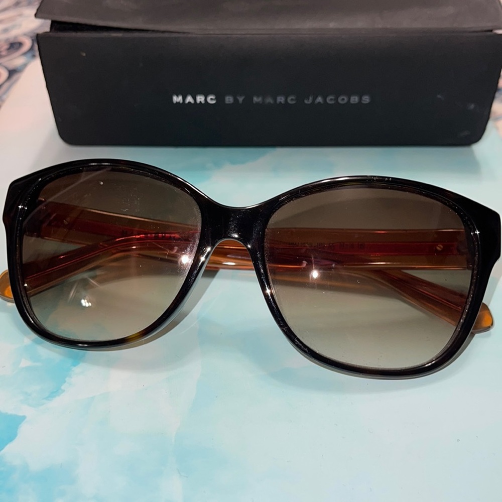 MARC BY MARCH JACOBS SUNGLASSES